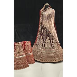 Lehenga Choli de terciopelo de alta calidad para mujeres para bodas y ocasiones especiales directamente desde la India - Product Image 5