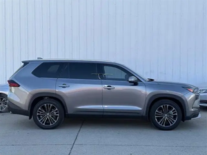 SUV Grand-Highlander Hybride Limited MAX 2025 à 7 places avec intérieur en cuir, toit ouvrant panoramique et pneus R20, disponible à l'exportation - Product Image 4
