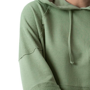 Sudadera Extra Grande con Detalles Desgastados para Mujer, Hecha de Mezcla de Algodón Grueso con Bordes Crudos y Estética Urbana Contemporánea - Product Image 5