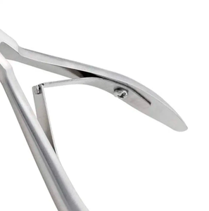 Cortacutículas Profesional de Acero Inoxidable, Pinza para Uñas con Apertura de Mandíbula Ancha y Curva, para Uso en Casa o Salón de Belleza - Product Image 3