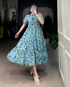 Belle robe dispose d'un délicat orné d'un imprimé floral captivant - Product Image 5