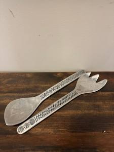 Serveur à salade en argent de haute qualité au design vintage avec poignée gravée pour un usage domestique et professionnel, fabriqué à la main en Inde - Product Image 6