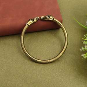 Brazalete Dorado Vintage Grabado en Latón, Joyería Tribal Minimalista Bohemia • Brazalete Unisex - Product Image 1