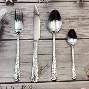 Ensemble de couverts en acier inoxydable écologique de finition luxueuse pour la salle à manger moderne et les fêtes |   Couverts élégants avec des couleurs personnalisées - Product Image 1