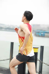 เสื้อกล้ามออกกำลังกายแขนกุดสำหรับออกกำลังกายเล่นกีฬาฟิตเนสแขนกุดผ้าคอตตอนพิมพ์โลโก้ออกแบบได้ตามต้องการ - Product Image 6