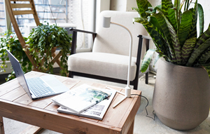 โคมไฟตั้งโต๊ะ LED แบบโมเดิร์นพร้อมไฟทรงบั้งแท่นวางสำหรับตกแต่งโรงงาน - Product Image 4