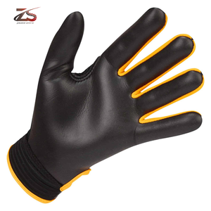 Guantes de fútbol gaélicos de látex ligeros y personalizables, cuero de ajuste cómodo de alta calidad para uso en exteriores para porteros - Product Image 2