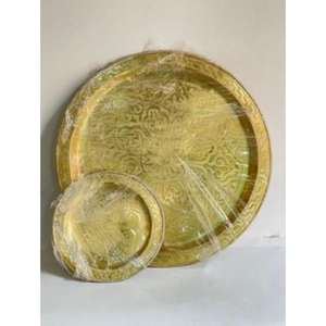 Elegantes bandejas de latón para servir con intrincados diseños artesanales para ambientes de comedor de lujo y detalles de decoración del hogar de primera calidad - Product Image 1