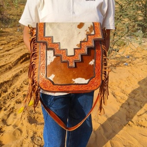 LW Sac à main en cuir à franges en fourrure de léopard Sac en cuir à pampilles en vente - Product Image 6