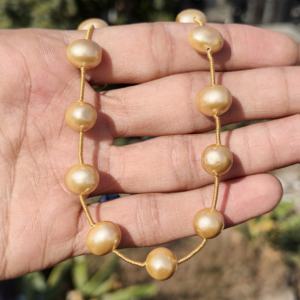 Collier en perles de coquillages naturelles, perles baroques grises dorées, collier ras du cou à deux tons, bijoux faits à la main, cadeau pour elle - Product Image 3