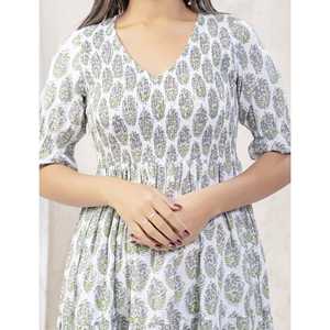 Vestido de Algodón Blanco y Morado con Cierre Decorativo, Elegante y Casual para Oficina, Transpirable, Natural, OEM/ODM Disponible para Uso en Boutiques - Product Image 2