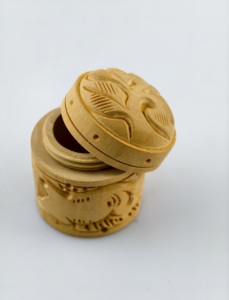 Premium Handcrafted <b>Small</b> Round <b>Wooden</b> <b>Box</b> with Detailed Floral Carvings in Elegant Antique Style for Decoration Storage - Product Image 4