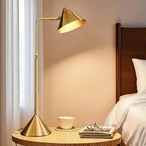 Lampe de table en laiton haut de gamme avec base lourde, lampe de chevet de luxe pour hôtel et chambre à coucher - Product Image 5