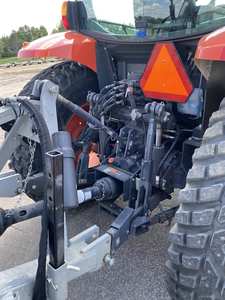 Tractor Kubota M6 2022: Tractor utilitario de alta potencia con cabina de lujo, hidráulica avanzada y aplicaciones agrícolas versátiles - Product Image 4
