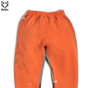 กางเกงวอร์มผ้าฟลีซทรงบานสำหรับผู้ชายเอวยางยืดพิมพ์ลายสกรีนผ้าไหมแบบลำลองพร้อมการตกแต่งทาสี - Product Image 5