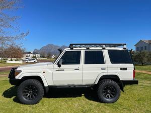 Usado 2019 a 2025 Toyota La nd Cr uiser 76 Series 4,5 LX V8 Station Wagon - Product Image 4