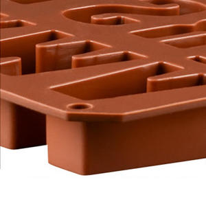 26 Grands Moules en Silicone Écologiques Faits Main pour la Pâtisserie et les Gâteaux, Moules à Glaçons et à Lettres - Product Image 3