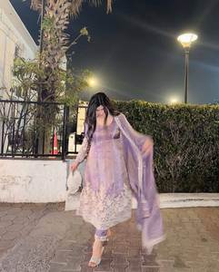 Colección de Vestidos de Diseñador a la Moda, Tela con Diseño de Bordado con Hilos para Vestidos de Fiesta para Mujer - Product Image 2