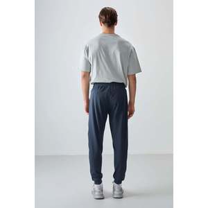 Pantalon de survêtement pour homme en tissu indigo texturé, coupe standard, brodé - 82126 - Indigo - Product Image 5