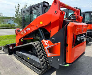 Cargadora compacta diésel Kubota SVL75-3 Premium con cargador frontal y minicargador, ideal para construcción y carga a gran escala. - Product Image 1