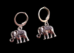 Pendientes de gota con abalorio de elefante bohemio ligero de plata alemana para mujeres y niñas construcción ligera cómodo acabado plateado - Product Image 2