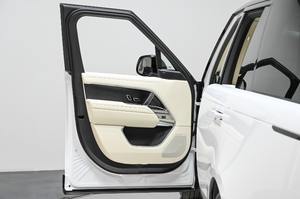 Venta de Range Rover SE 2023, 395 hp, Motor Turboalimentado de 6 Cilindros, Tracción en las Cuatro Ruedas, Cuero, ACC, Equipamiento de Alta Gama, Techo Panorámico R20 - Product Image 4