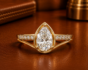 Hermosos Anillos de Compromiso con Diamante Cultivado en Laboratorio, Corte Pera, Oro Puro de 14K, Diseño Clásico con Acento Redondo, Anillos de Boda - Product Image 1