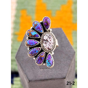 Bague ajustable artisanale en argent sterling avec dahlia violet serti clos et magnésite cheval sauvage, idéale pour un cadeau - Product Image 2