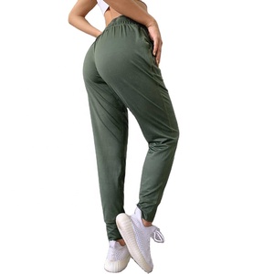 Pantalones Ligeros de Hombre en Poliéster y Spandex Lavado - Product Image 4