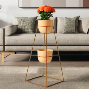 Jardinière en métal au design moderne pour espaces intérieurs et extérieurs Finition durable pour plantes, herbes, fleurs et décoration de jardin - Product Image 3