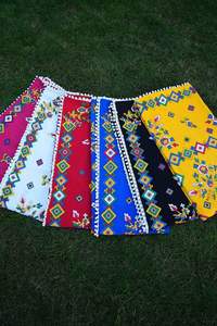 Funda de cojín de suelo de lino de doble cara tradicional 80x80 cm con pompones y cremallera oculta negra - Product Image 5