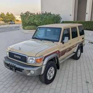 Vers yota Land Crui ser 2013 - Product Image 1