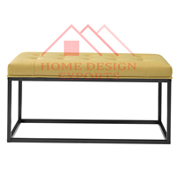 Pouf rectangulaire standard en métal jaune avec assise en tissu doux