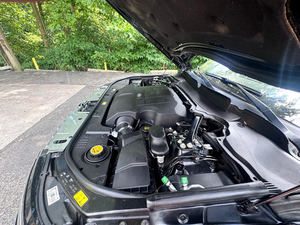 รถยนต์แลนด์โรเวอร์ เรนจ์โรเวอร์ วี8 ซูเปอร์ชาร์จ ปี 2017 มือสอง ขับเคลื่อน 4 ล้อ พวงมาลัยซ้าย วิ่ง 50,000-75,000 ไมล์ มาตรฐานยูโร 4 รับประกัน 3 เดือน 5 ที่นั่ง - Product Image 6