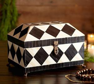 Premium Green Marble Jewelry <b>Box</b> <b>With</b> Tiger Accent Designed For Luxury <b>Storage</b> Of Jewelry And Eye Catching Home Display - Product Image 1