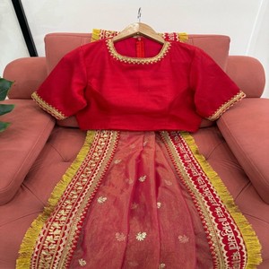 Thanh lịch thiết kế <span class=keywords><strong>Net</strong></span> <span class=keywords><strong>Saree</strong></span> với mã hóa, chủ đề và sequin làm việc bao gồm Mono benglori lụa blouse với ưa thích ren thêu - Product Image 5