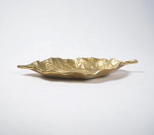 Bandeja de servicio de hojas decorativas de aluminio lacado dorado, fabricante al por mayor - Product Image 4