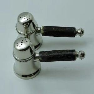 ชุดเครื่องครัวดีไซน์เฉพาะแตรและทองเหลืองชุบเงินและพริกไทย - Product Image 1