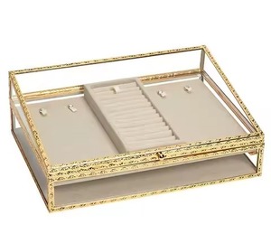 Nouveauté Boîte de rangement pour bijoux en métal doré et en verre avec compartiments pour l'organisation des bijoux - Product Image 6