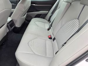 โตโยต้า แคมรี่ SE FWD ปี 2024 สีขาวสะอาด รถมือสอง พร้อมระบบสตาร์ทระยะไกล เบาะหนัง ภายในสีอ่อน เกียร์อัตโนมัติ ล้อแม็กซ์ ระบบนำทาง - Product Image 6