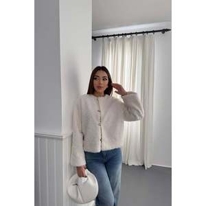เสื้อแจ็คเก็ตขนสั้นสีเอครู - สีเอครู - Product Image 1