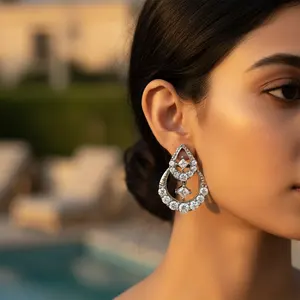 Boucles d'oreilles en forme de larme pour femmes avec zircone cubique argentée, style pendante - Product Image 3