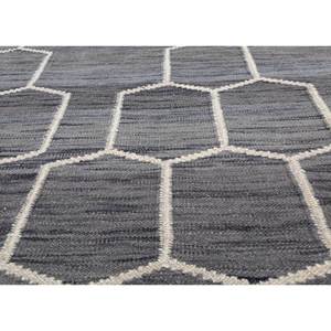 พรมขนสัตว์ทอแบบเรียบสีเทาและสีดำ รุ่น Indusbar Dwrm-117 ลายเรขาคณิตและลวดลายนามธรรม รูปทรงสี่เหลี่ยมผืนผ้าและลายทาง สำหรับใช้ปูพื้นบ้าน - Product Image 3