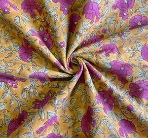 Tela de Algodón Estampada a Mano con Diseño Floral Amarillo Mostaza y Morado, Diseño Tradicional Indio - Product Image 1