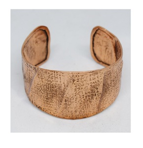 กำไลข้อมือแบบตุรกี ดีไซน์ดอกไม้ งานฝีมือสีสันสดใส ดีไซน์ดั้งเดิมจากเคนยา ปี 2026 สำหรับเธอ กำไลแบบปิดทำมือ - Product Image 4