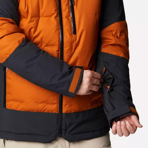 Veste de ski 3-en-1 à coque souple pour homme Conception de doublure polaire amovible imperméable et coupe-vent Idéal pour l'extérieur et les vêtements décontractés - Product Image 6
