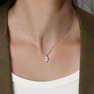 Opulento Collar Solitario con Diamante Corte Marquesa Pequeño de 1.00 Ct D-F VVS1-VS2, Diamante Cultivado en Laboratorio en Oro de 14K, para Bodas y Eventos - Product Image 3