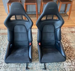 Asientos de Carreras de Lujo GTS de Cuero PU y Fibra de Carbono, Carcasa Ligera Impermeable, Fácil Instalación, Ajustables para Adultos, Compatibles con OEM - Product Image 1