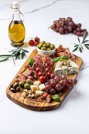 Planche à charcuterie, ustensiles durables, antibactériens et esthétiques, parfaits pour servir et couper. - Product Image 4