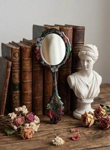 Espejo de Mano de Resina con Acabado Liso y Brillante, Perfecto para Uso Diario, Maquillaje o Fines Decorativos, Agrega un Toque Elegante - Product Image 3